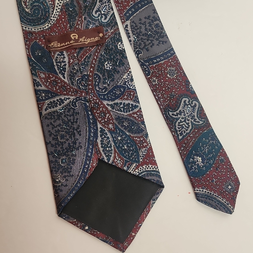 Etienne Aigner vintage 1980s burgundy & blue paisley tie. Handsome!